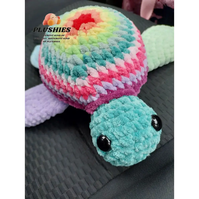 Rainbow-colored yarn turtle plushie, product name Turtle 🌈